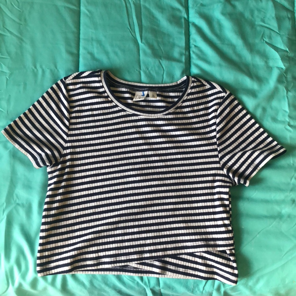 Short Sleeve Crop Top (Willing To Make An Offer)